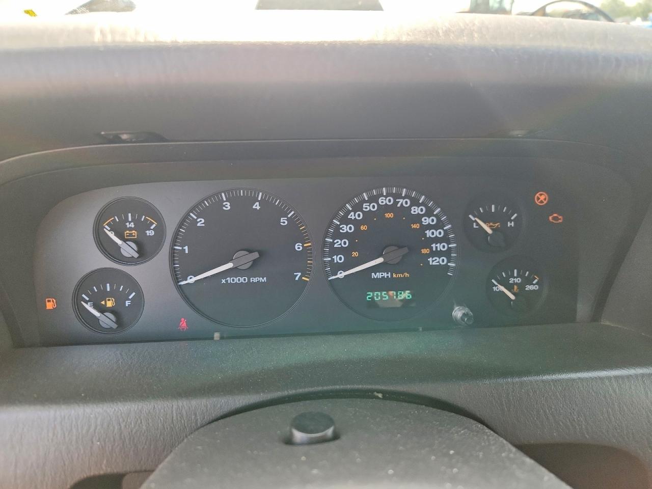 2004 Jeep Grand Cherokee Laredo Silver vin: 1J8GW48S94C332896