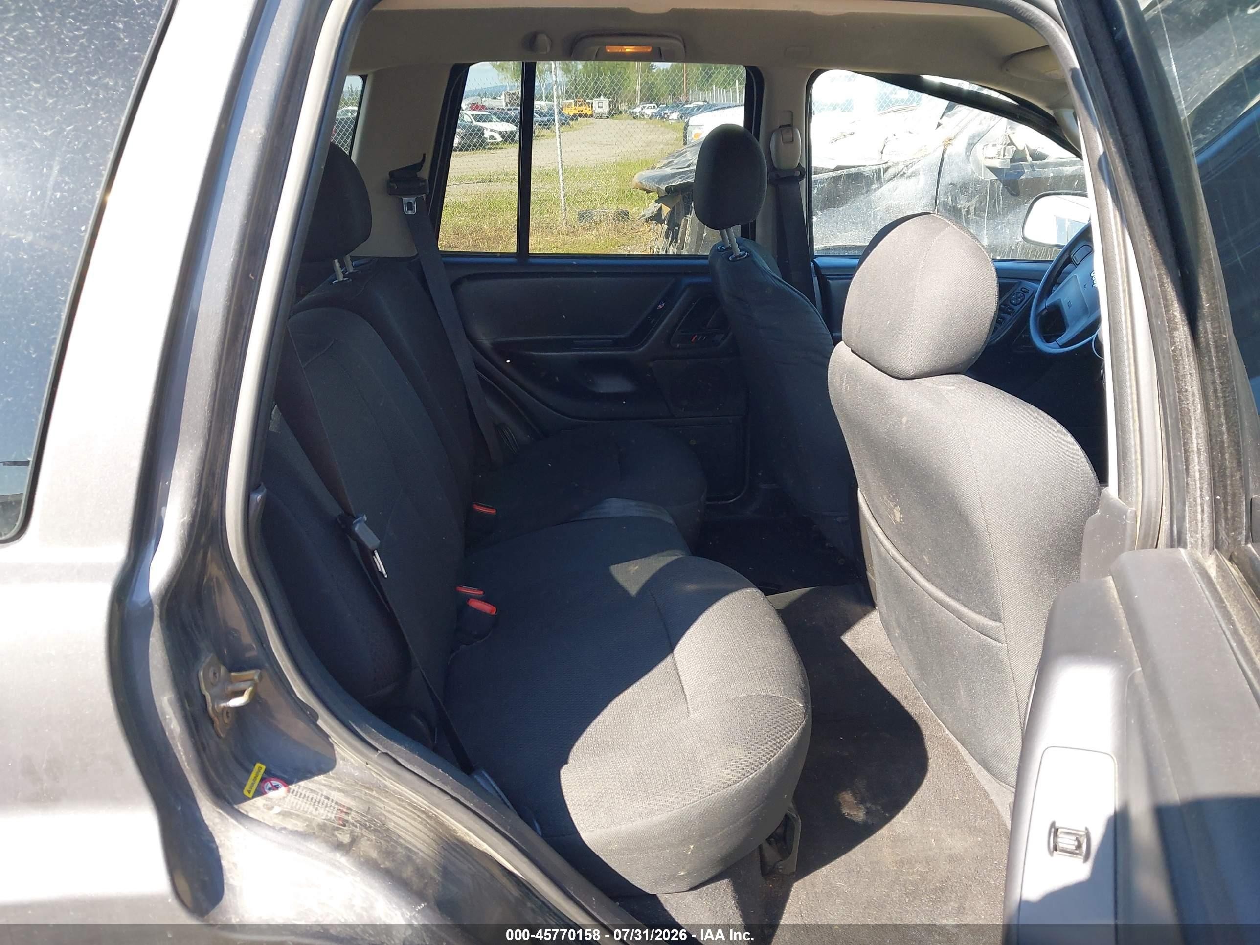 2004 Jeep Grand Cherokee Laredo Gray vin: 1J8GW48SX4C202853
