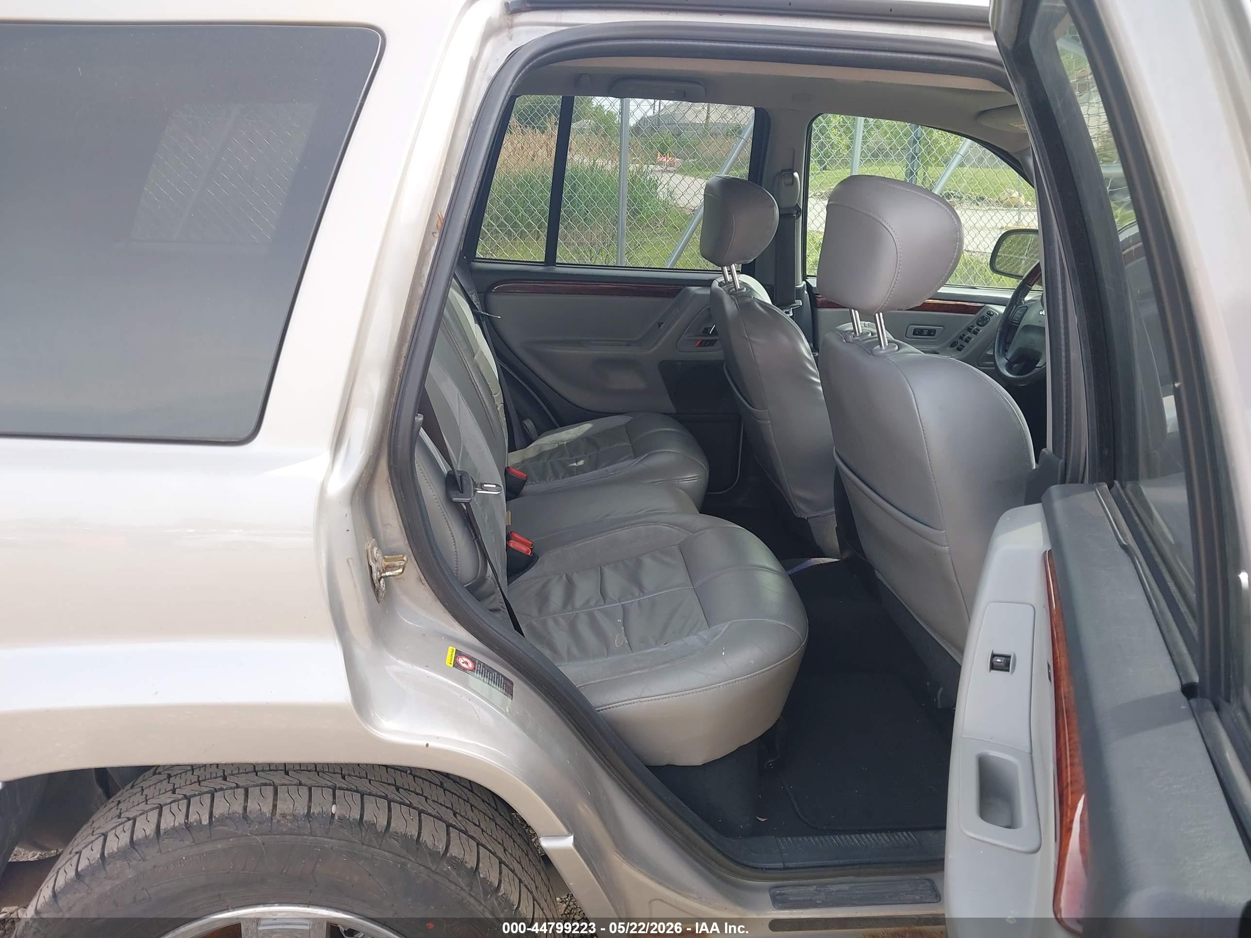 2002 Jeep Grand Cherokee Overland Silver vin: 1J8GW68JX2C152147