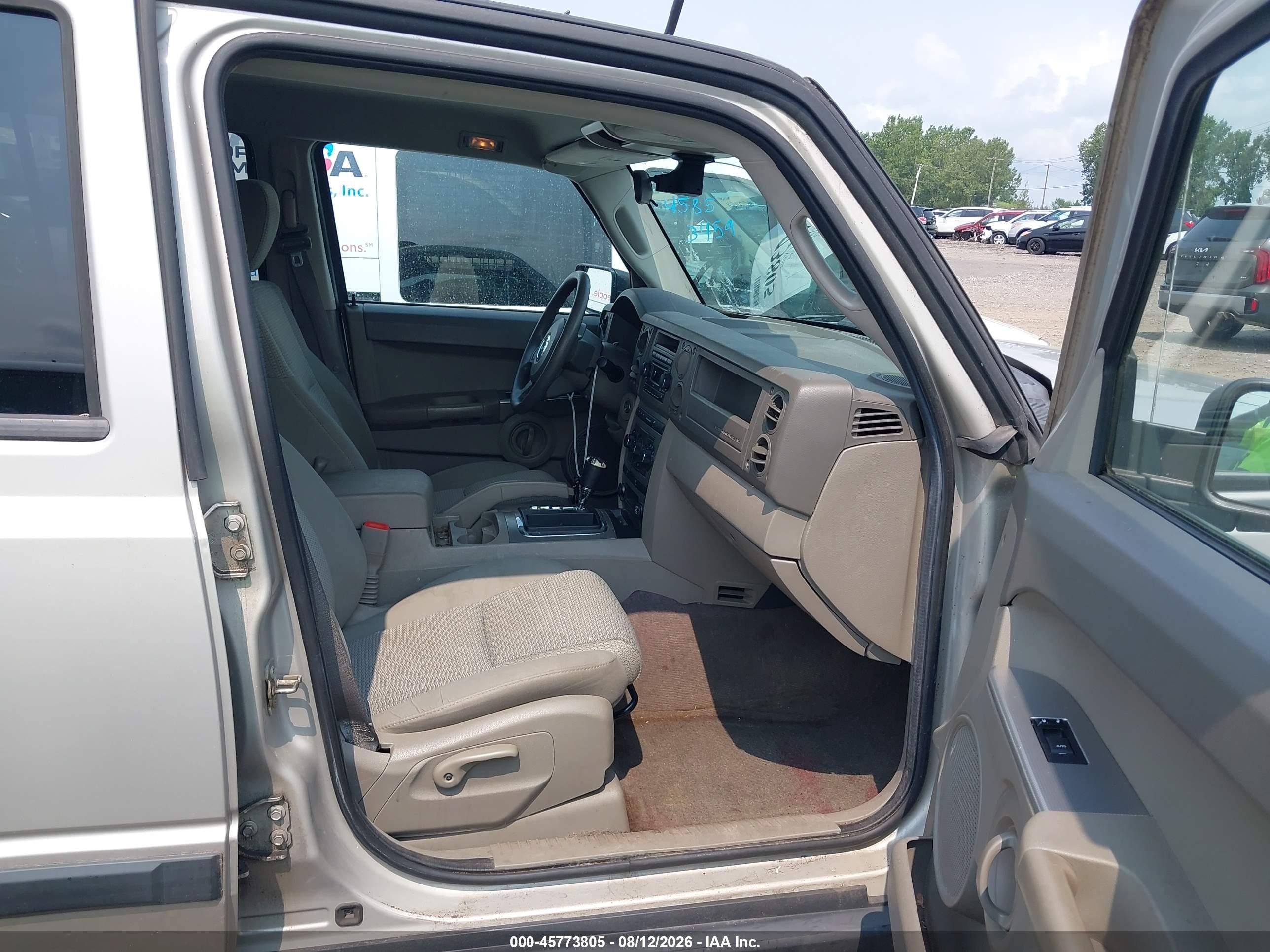 2007 Jeep Commander Sport Beige vin: 1J8HG48K07C546472