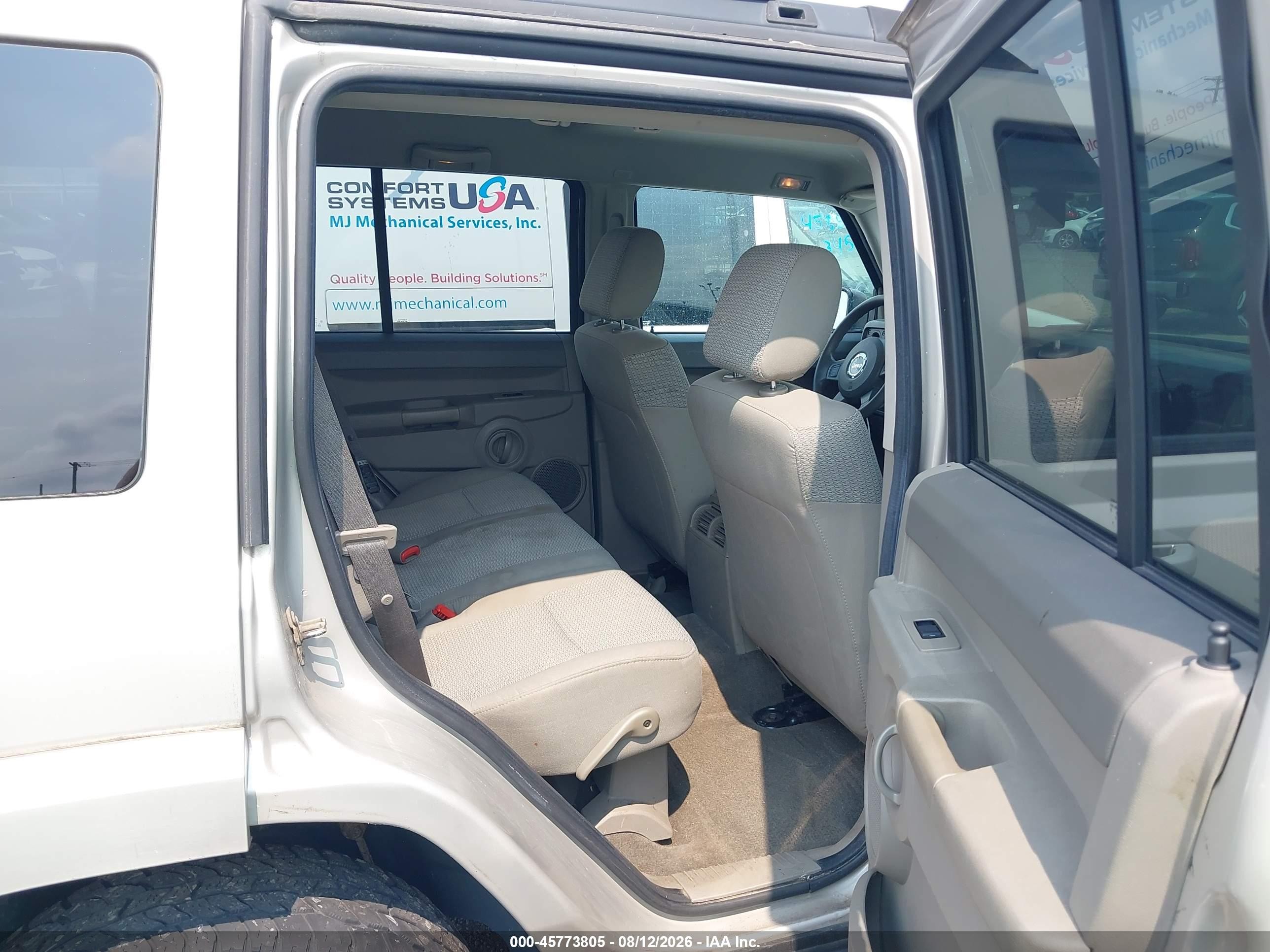 2007 Jeep Commander Sport Beige vin: 1J8HG48K07C546472