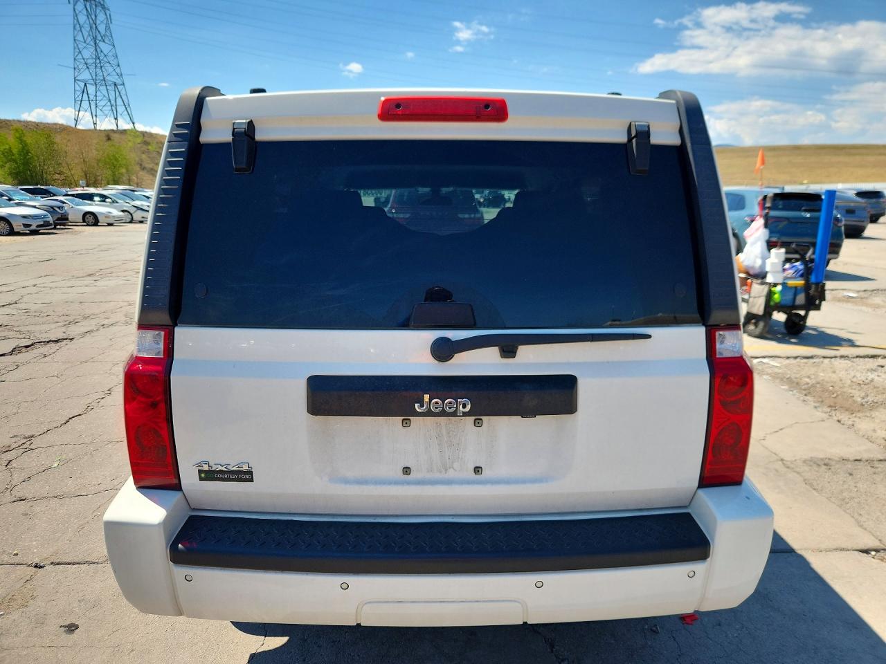 2007 Jeep Commander White vin: 1J8HG48K27C611466