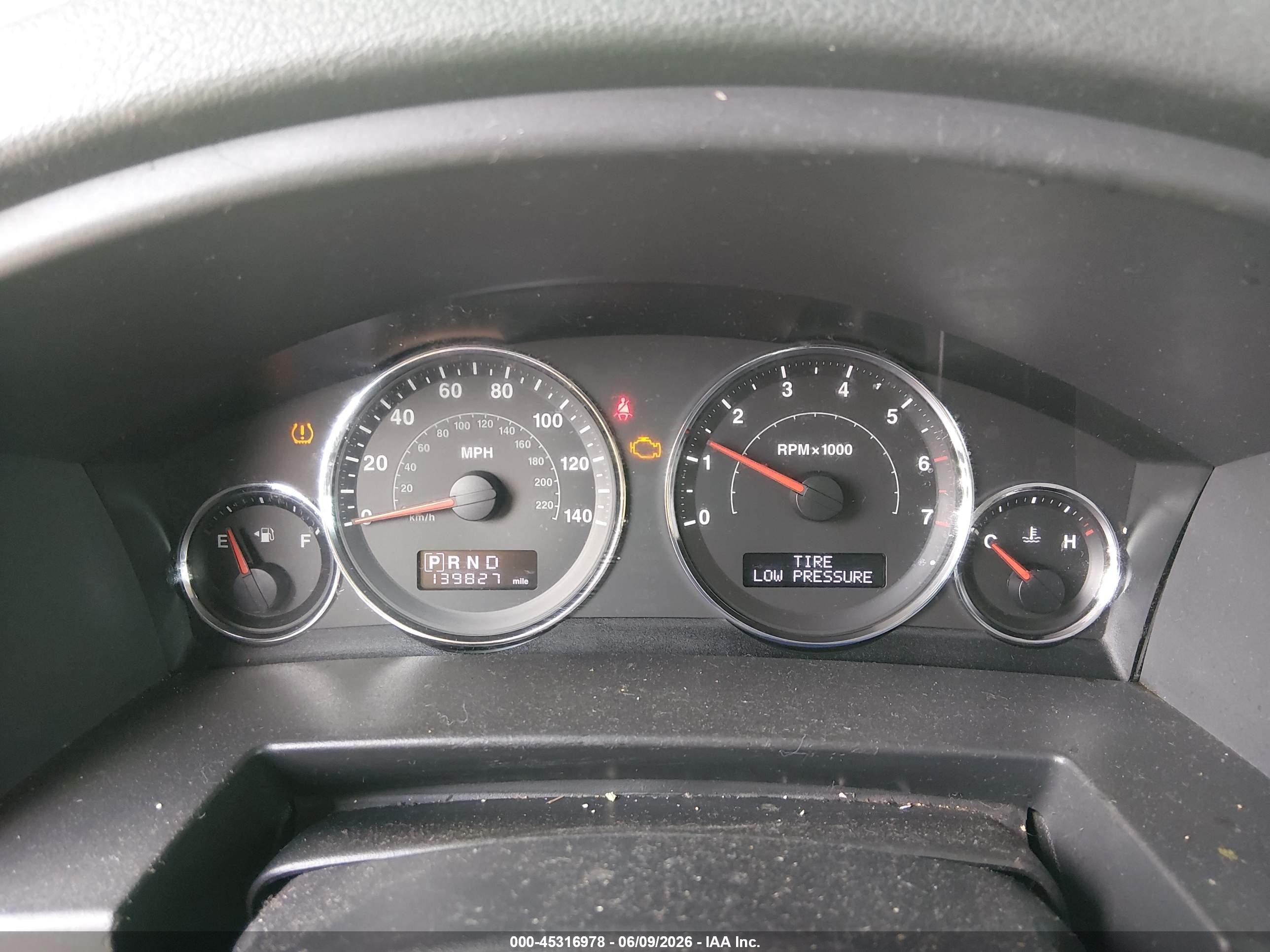 2009 Jeep Commander Sport White vin: 1J8HG48K29C543575