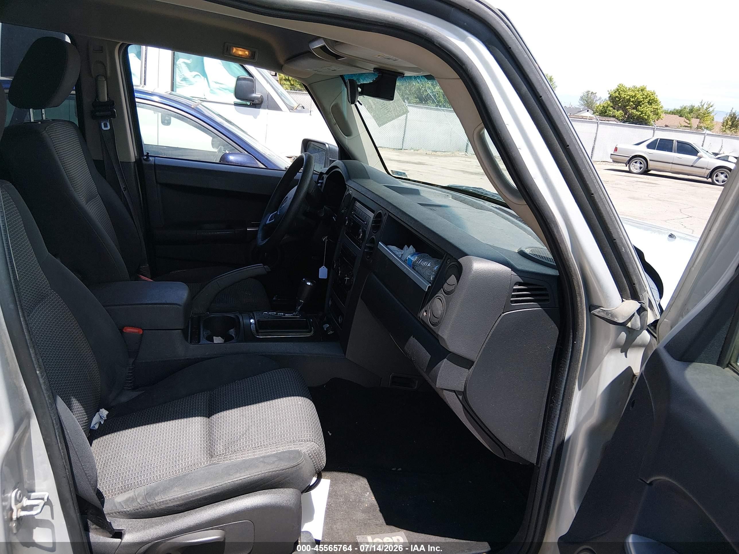 2008 Jeep Commander Sport Silver vin: 1J8HG48K38C206766