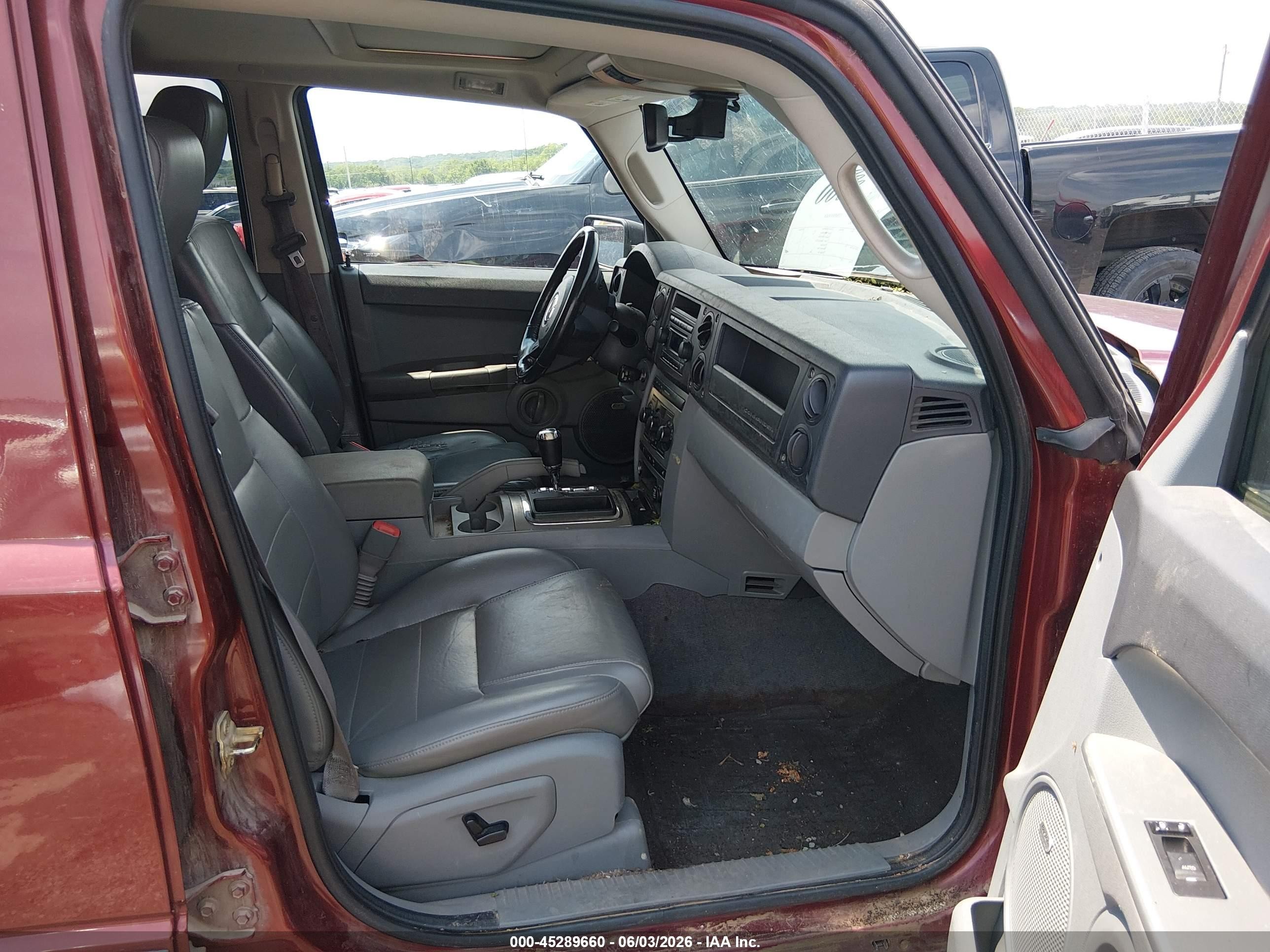2007 Jeep Commander Sport Red vin: 1J8HG48K47C545874