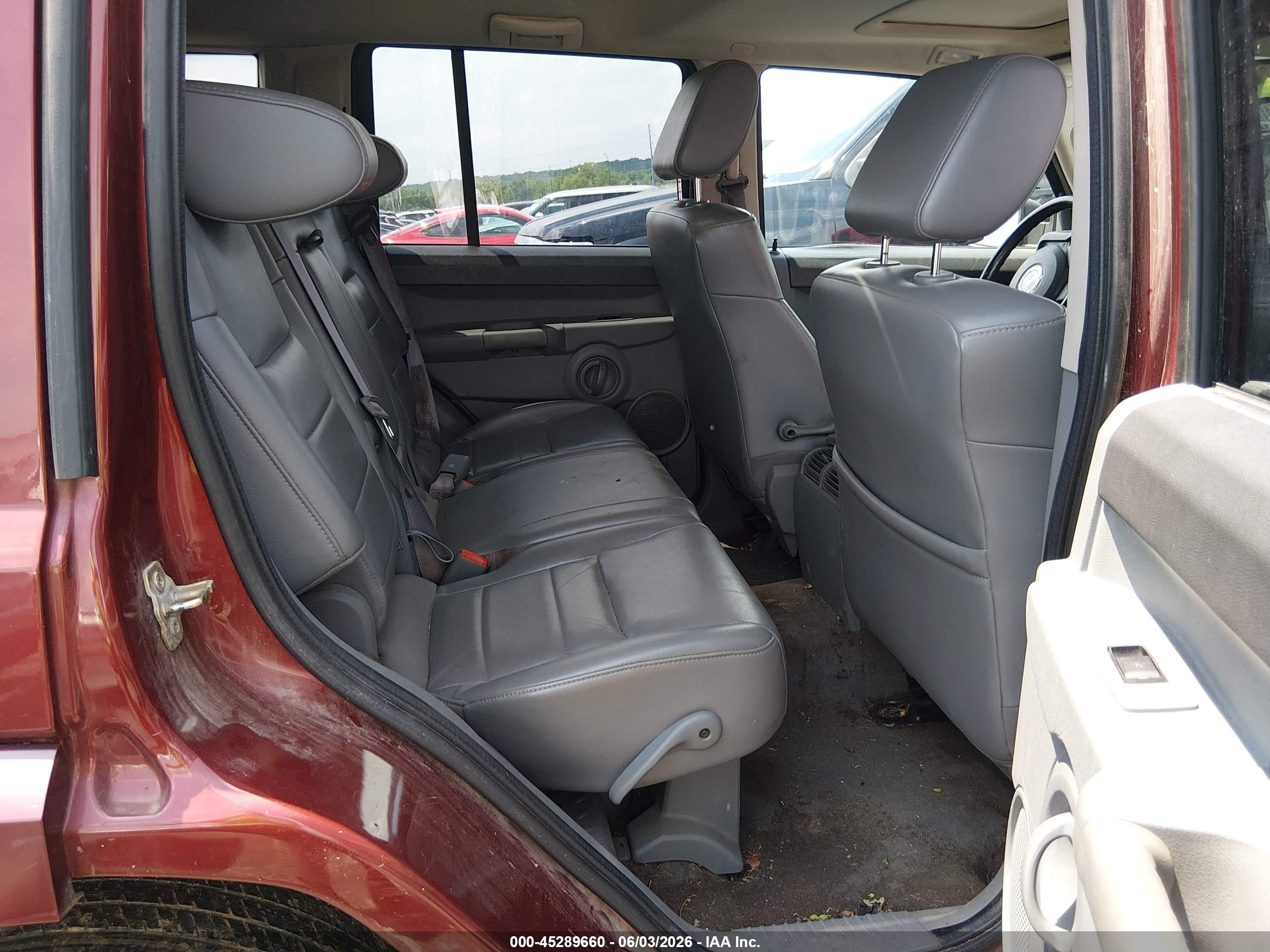 2007 Jeep Commander Sport Red vin: 1J8HG48K47C545874