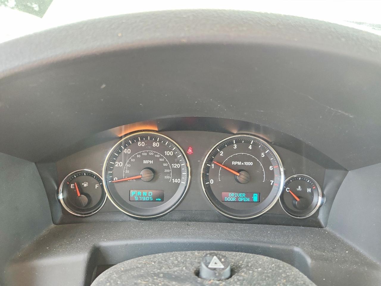 2007 Jeep Commander Burgundy vin: 1J8HG48K47C587199