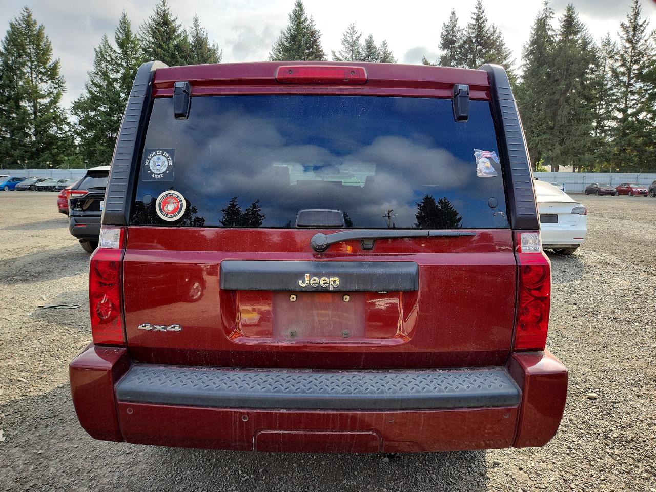 2007 Jeep Commander Burgundy vin: 1J8HG48K47C587199