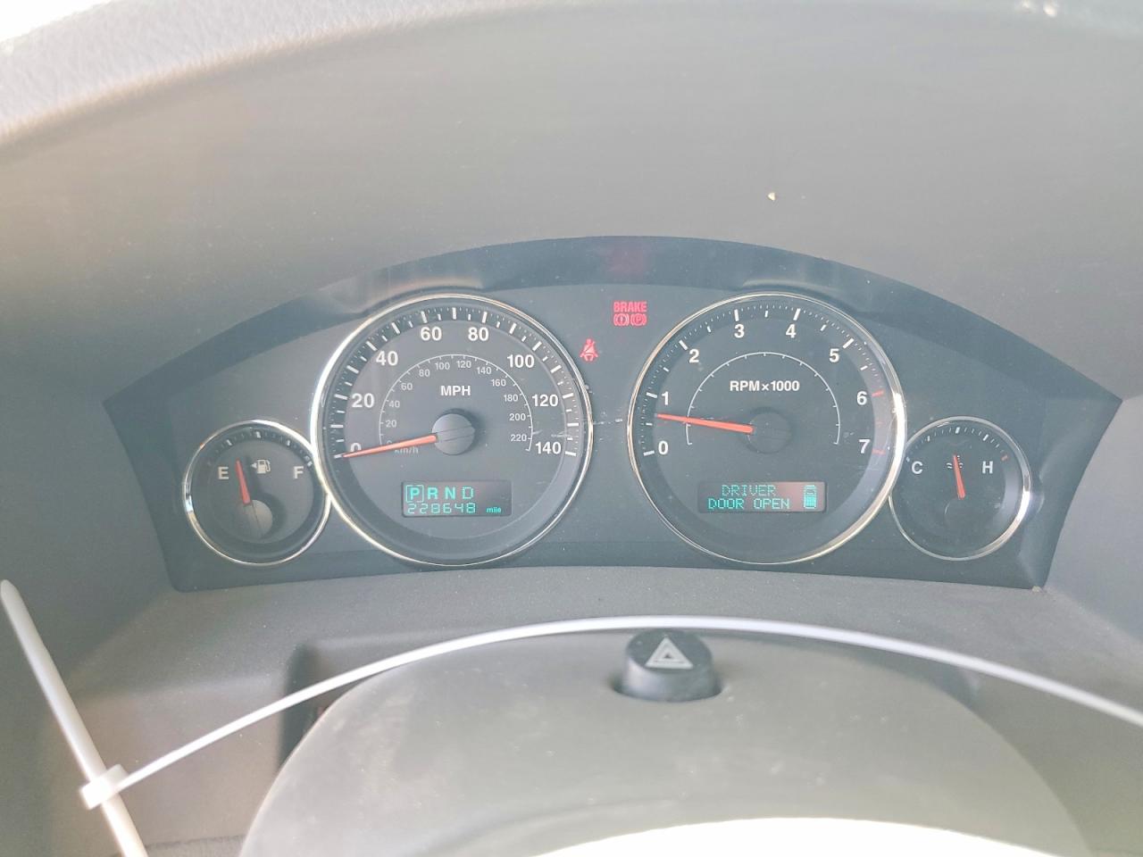 2007 Jeep Commander Sport White vin: 1J8HG48K47C612277