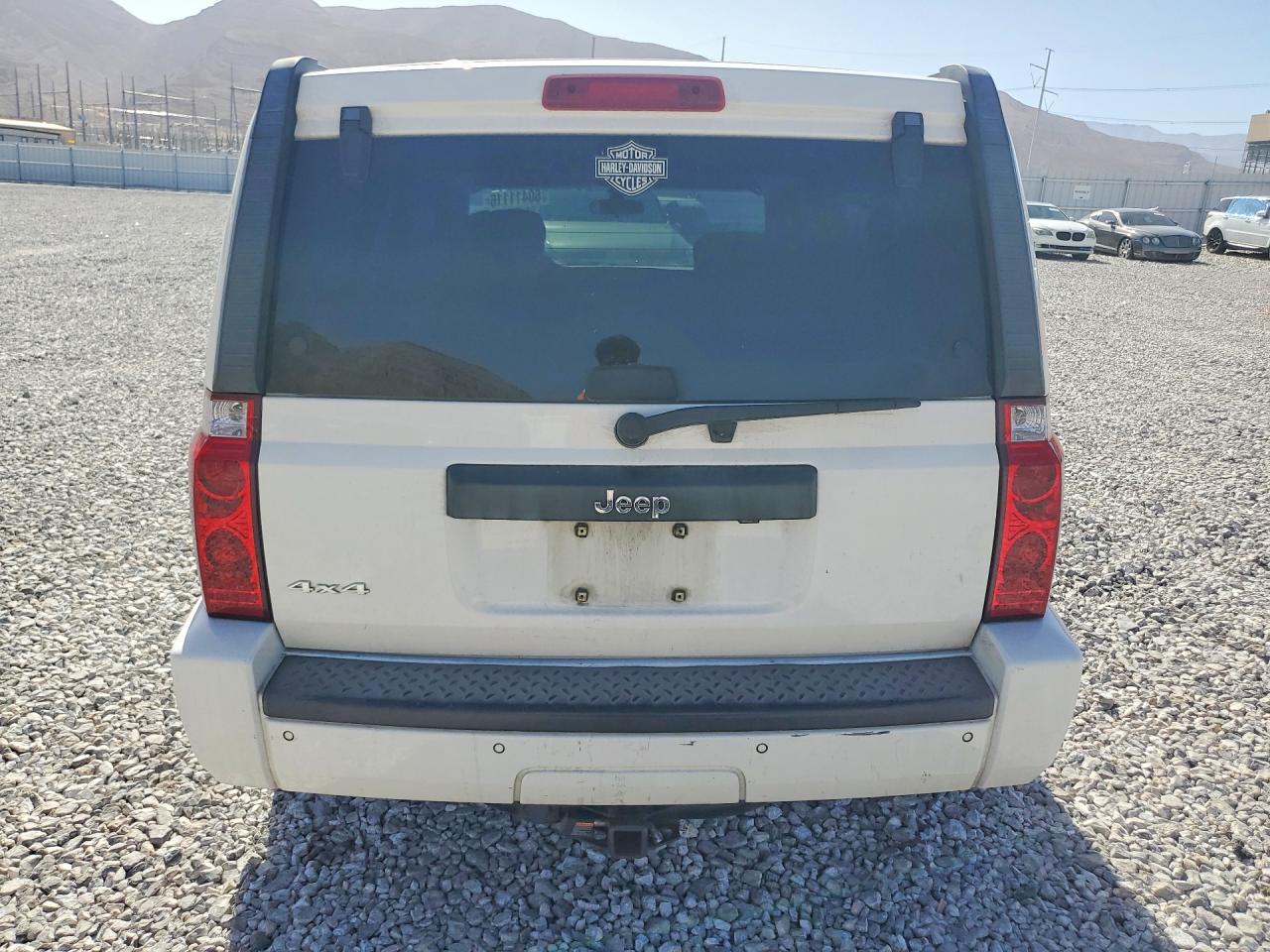 2007 Jeep Commander Sport White vin: 1J8HG48K47C612277