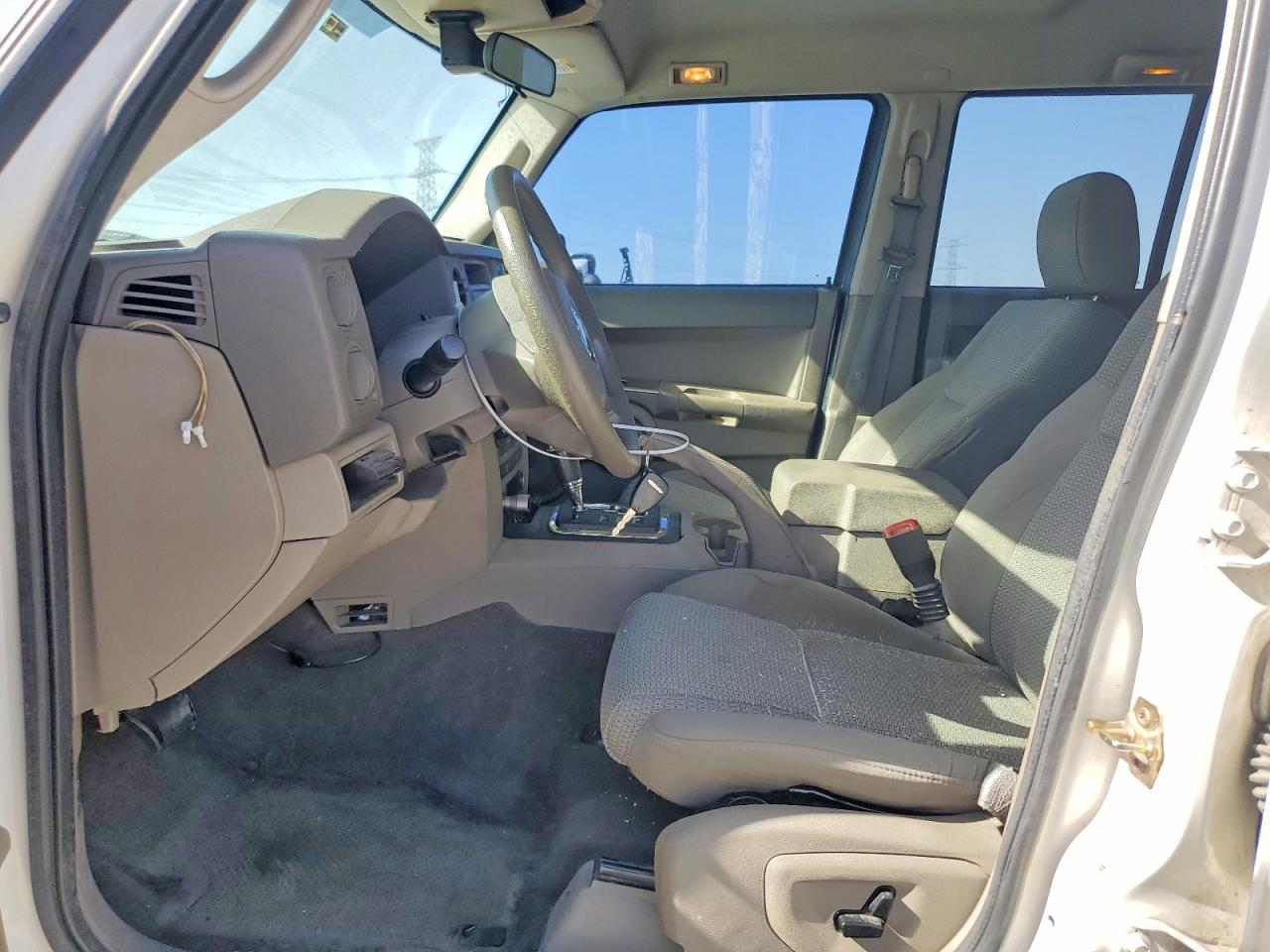 2007 Jeep Commander Sport White vin: 1J8HG48K47C612277