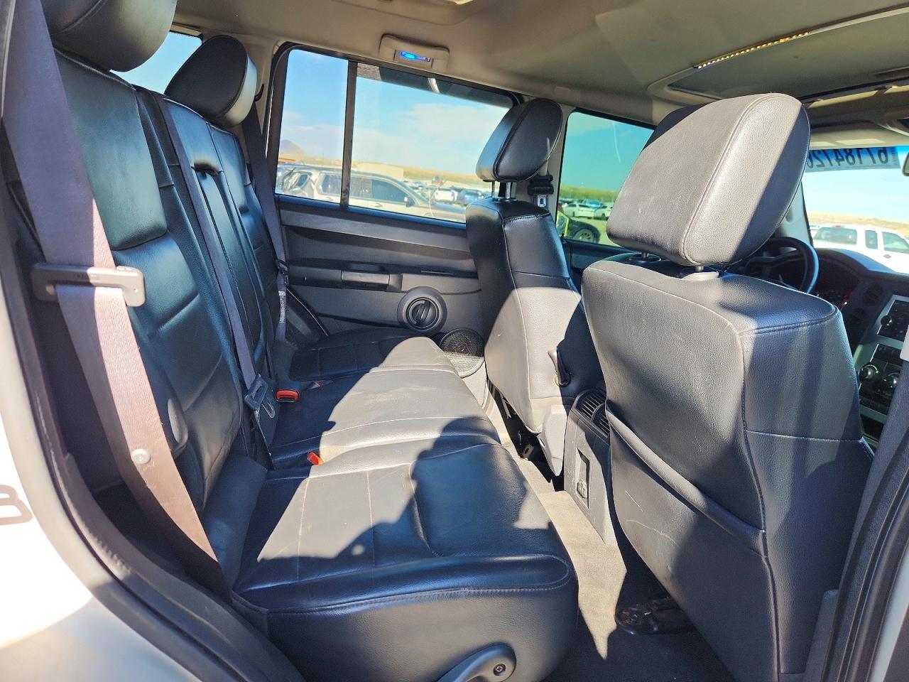 2008 Jeep Commander Sport Silver vin: 1J8HG48K58C172295