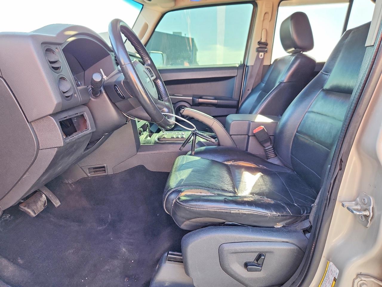 2008 Jeep Commander Sport Silver vin: 1J8HG48K58C172295