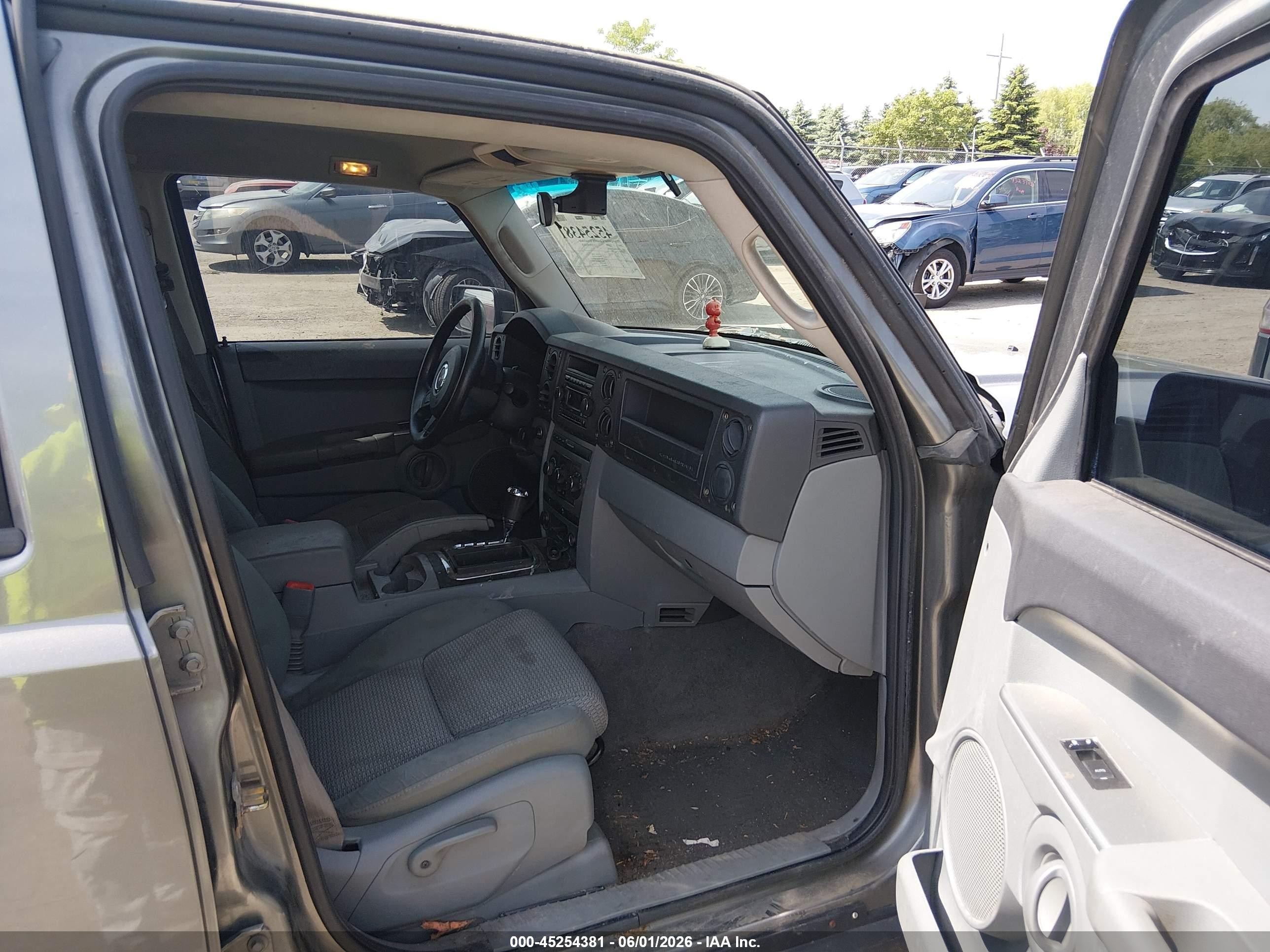 2007 Jeep Commander Sport Gray vin: 1J8HG48K67C651162