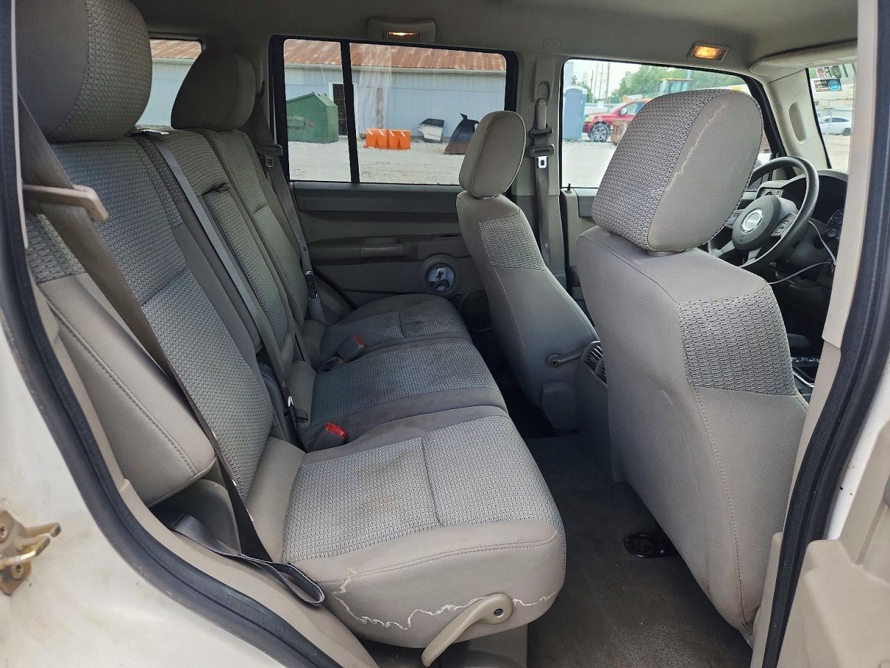 2006 Jeep Commander White vin: 1J8HG48K86C342985
