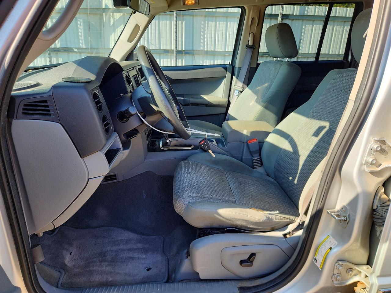 2007 Jeep Commander Серебряный vin: 1J8HG48K87C685832