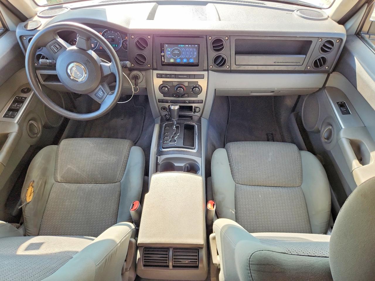 2007 Jeep Commander Серебряный vin: 1J8HG48K87C685832