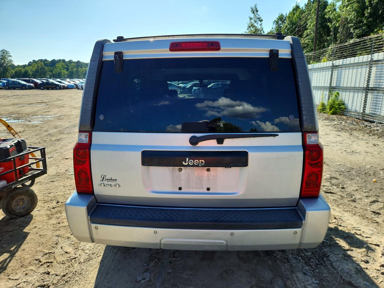 2007 Jeep Commander Серебряный vin: 1J8HG48K87C685832
