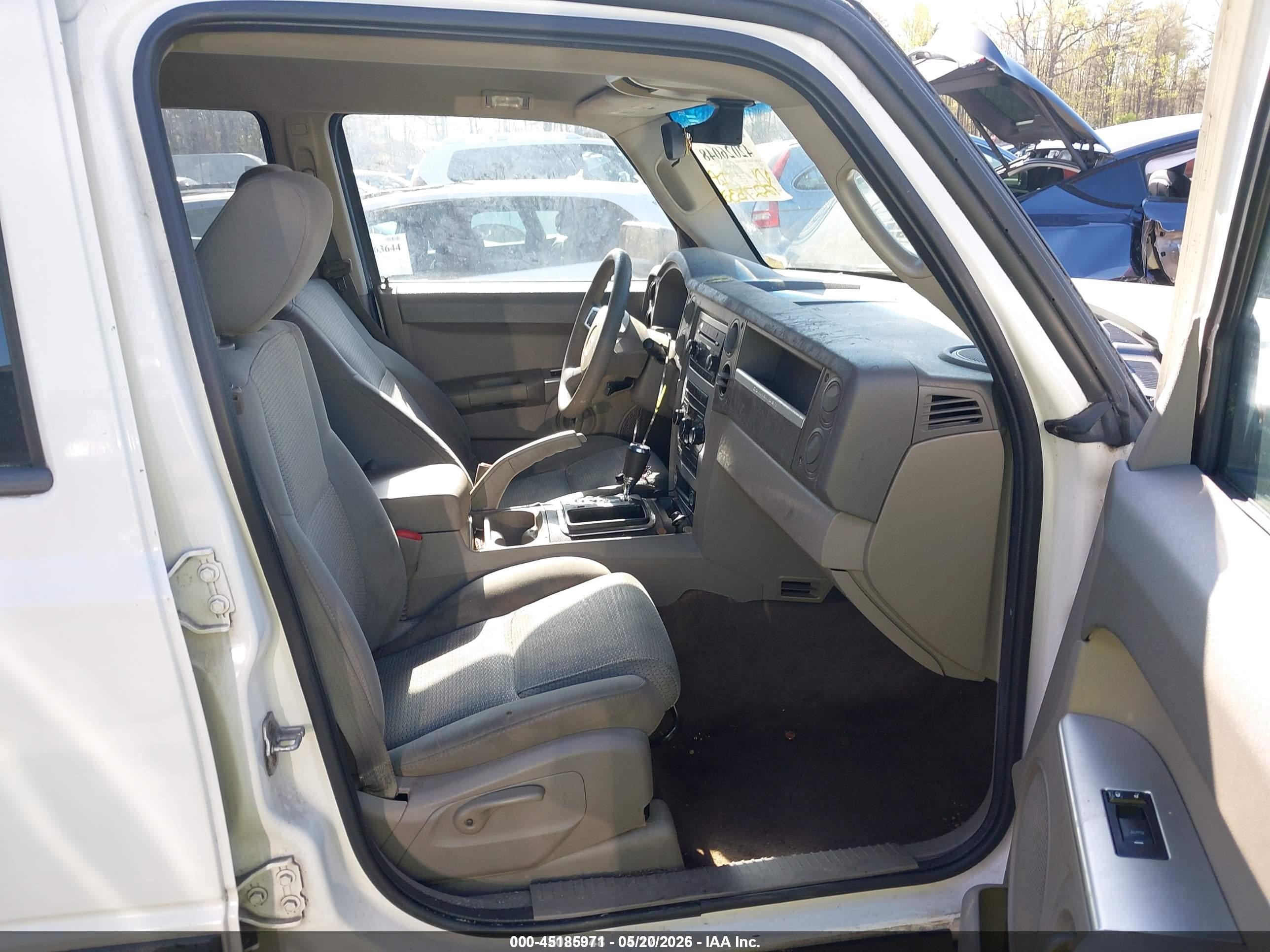 2008 Jeep Commander Sport White vin: 1J8HG48K88C192363