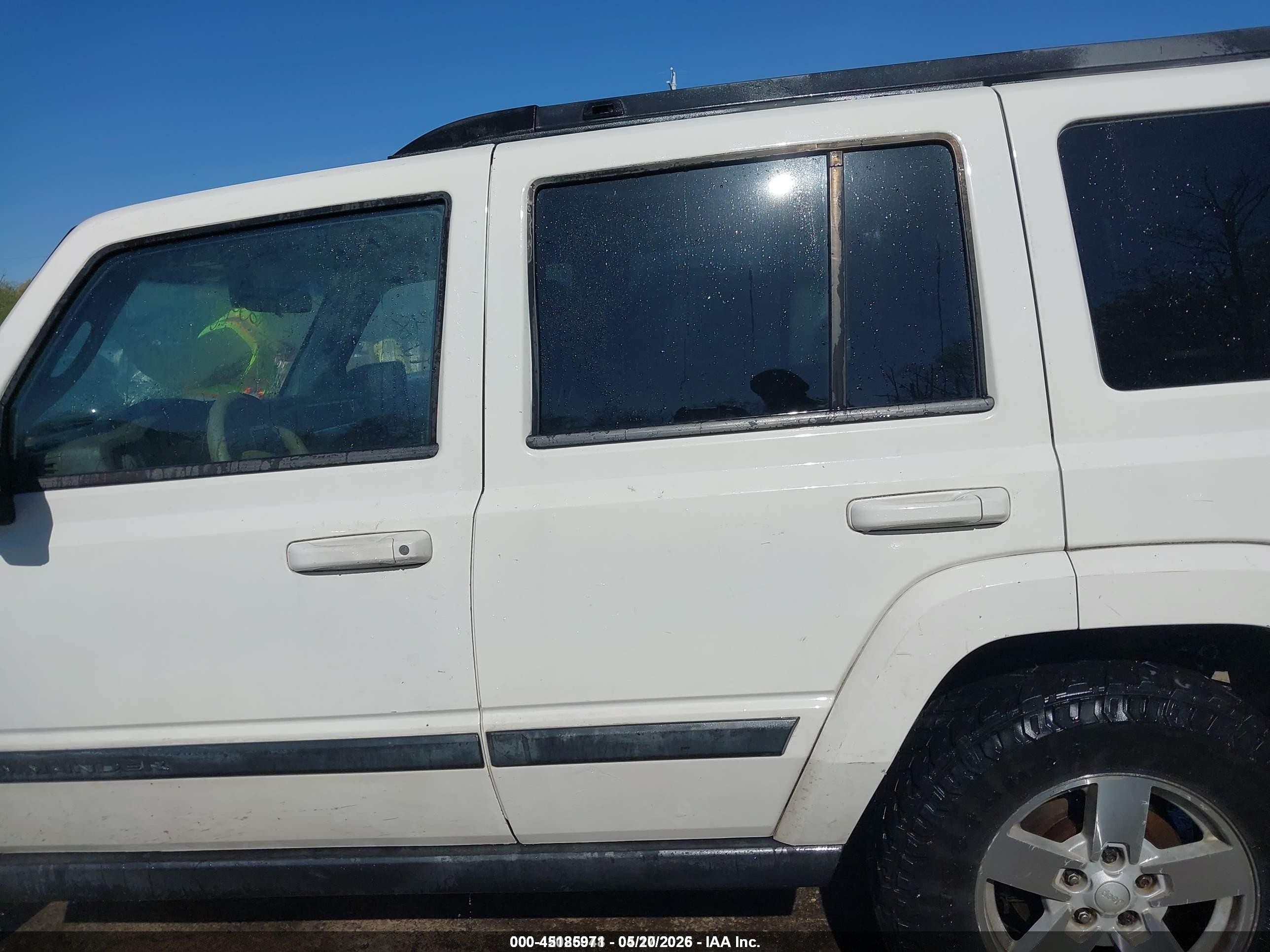 2008 Jeep Commander Sport White vin: 1J8HG48K88C192363