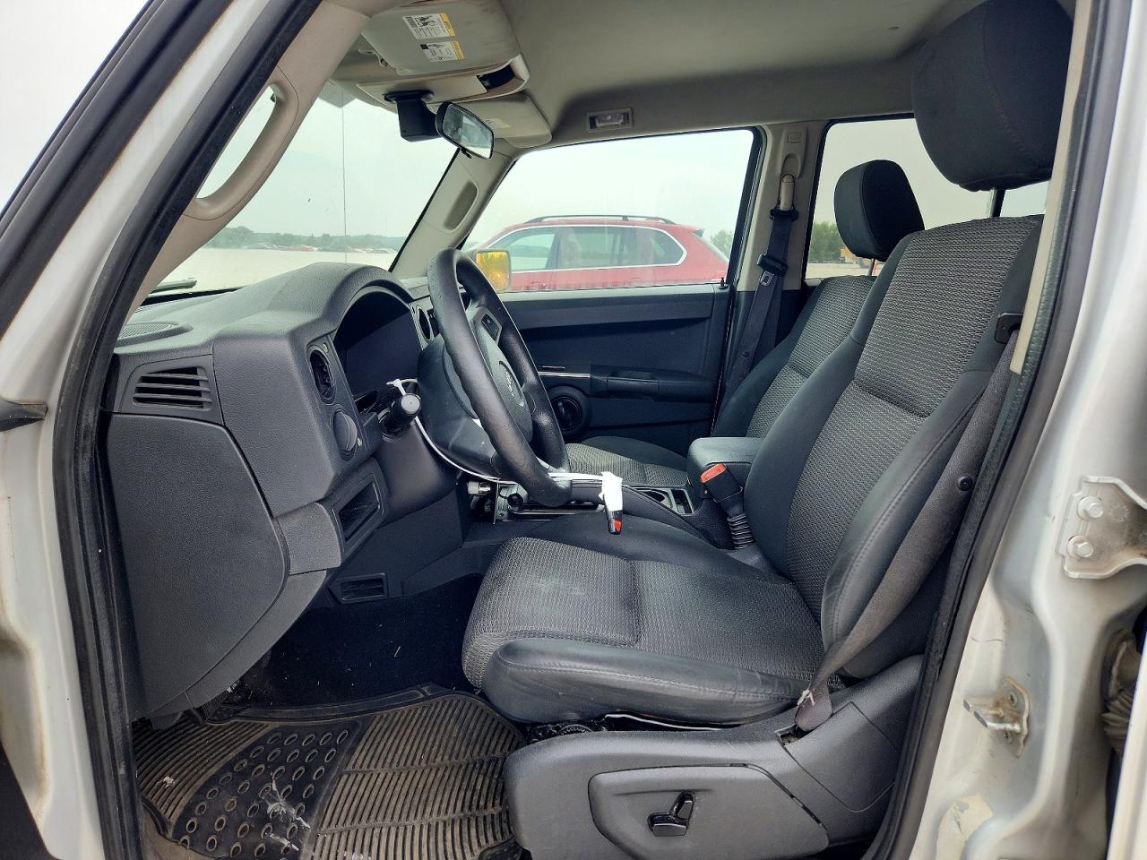 2008 Jeep Commander Sport Silver vin: 1J8HG48K88C235700