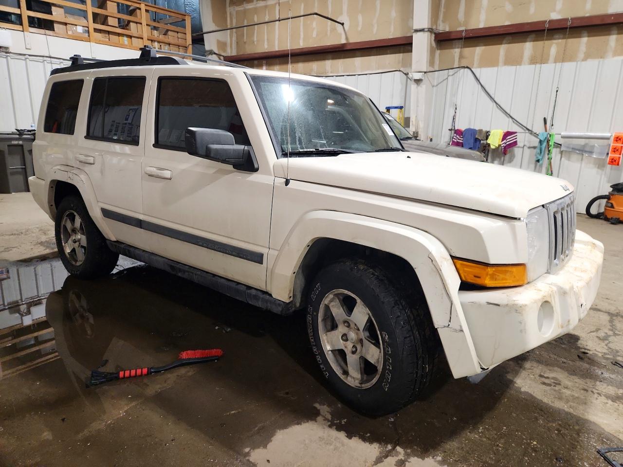 2009 Jeep Commander Sport White vin: 1J8HG48K89C542057