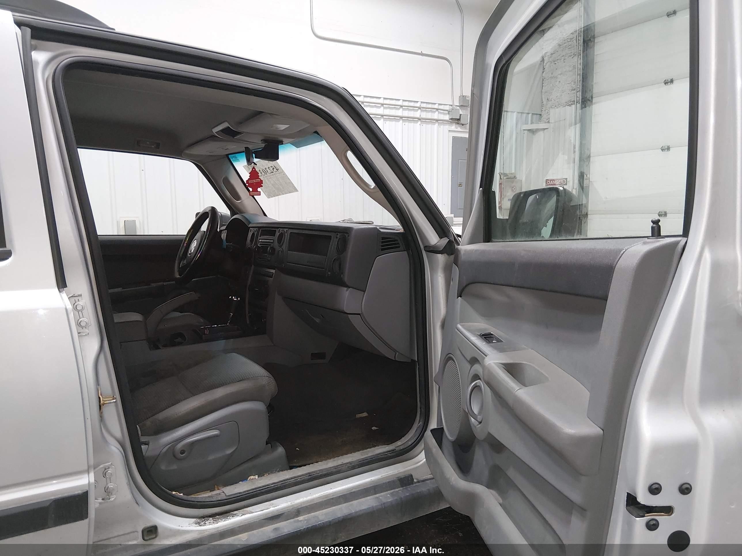 2006 Jeep Commander   Silver vin: 1J8HG48K96C346401