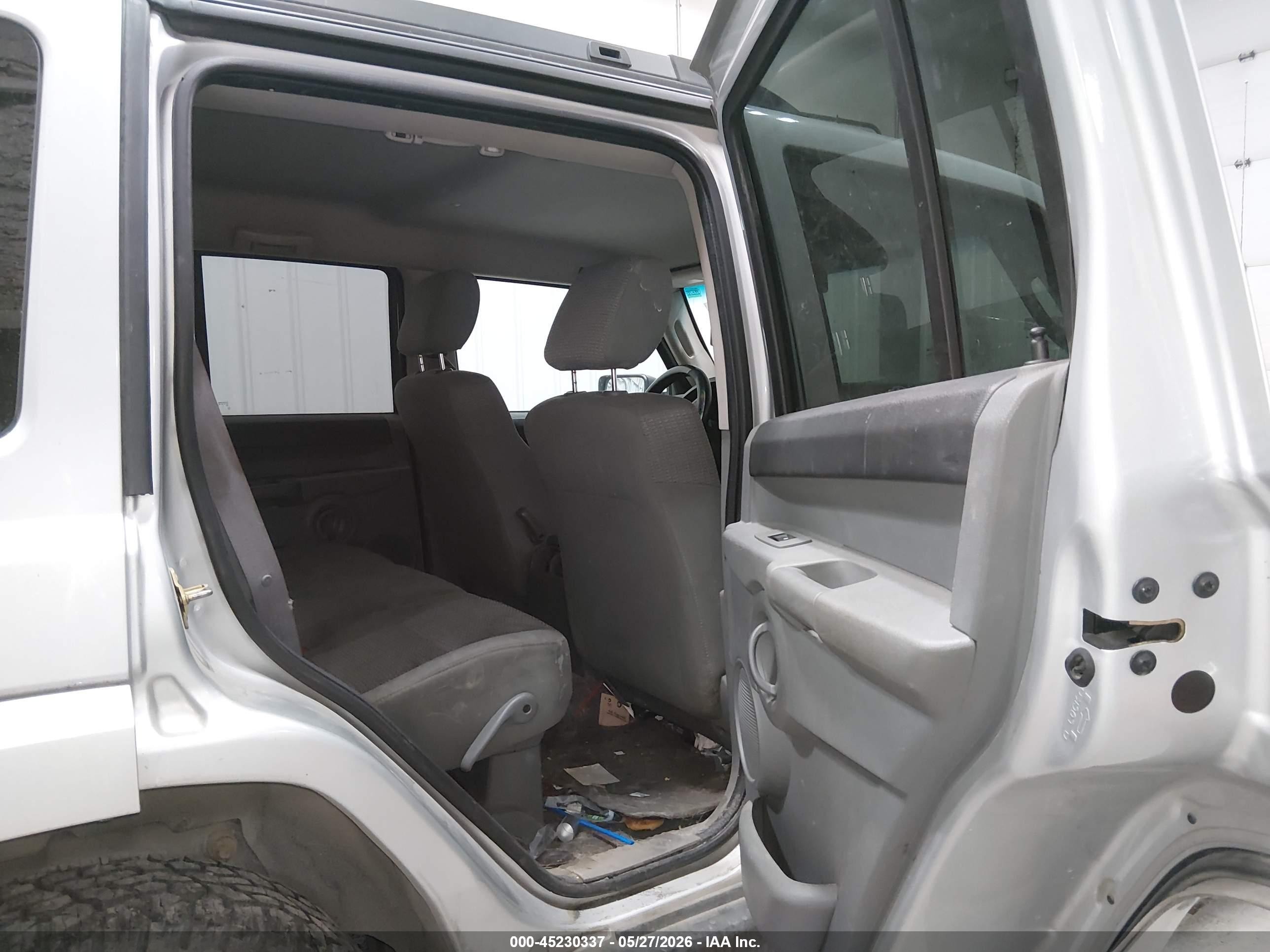 2006 Jeep Commander   Silver vin: 1J8HG48K96C346401