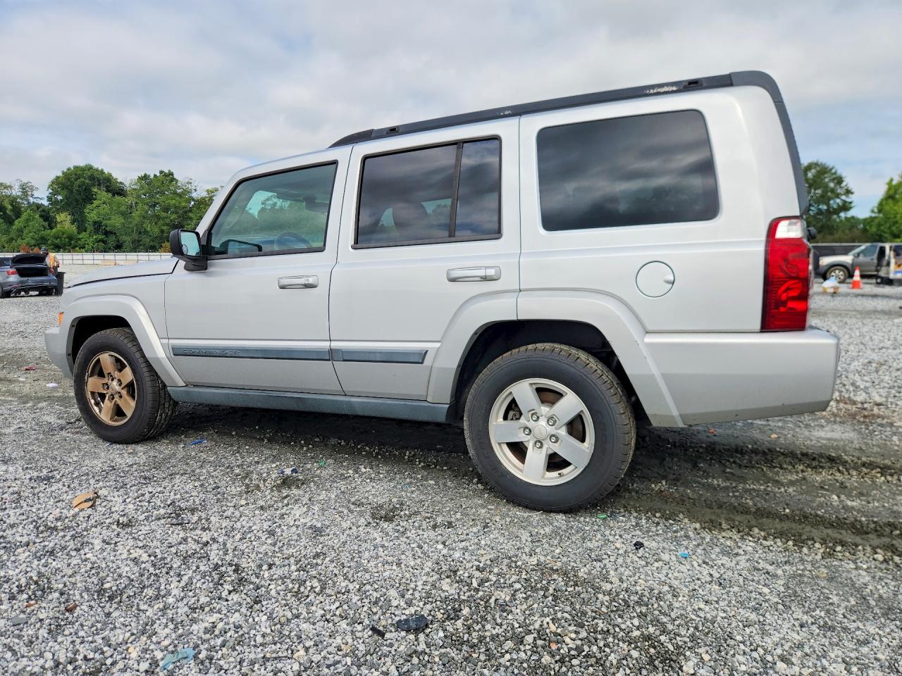 2007 Jeep Commander Серебряный vin: 1J8HG48K97C699545