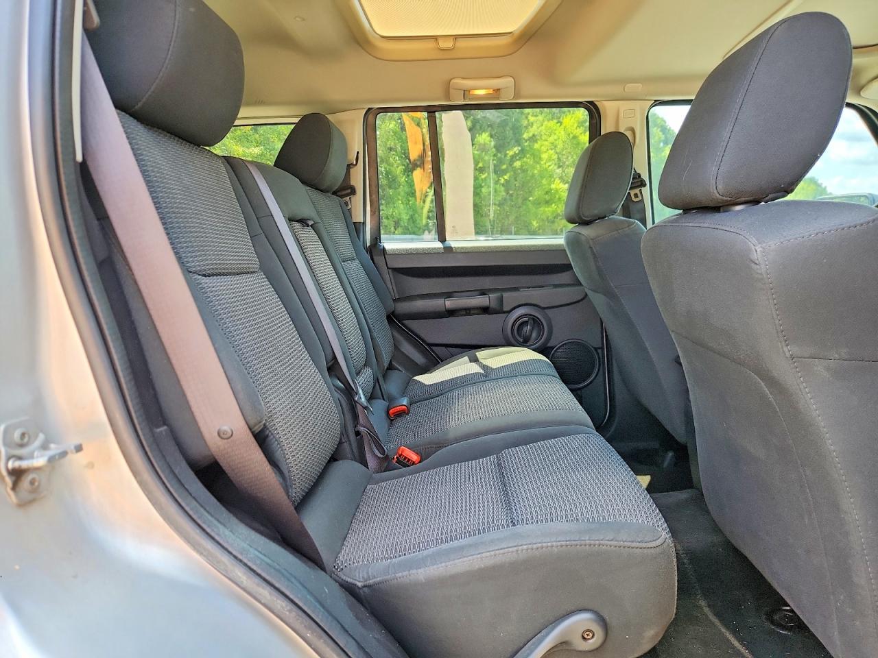 2008 Jeep Commander Sport Silver vin: 1J8HG48KX8C149658