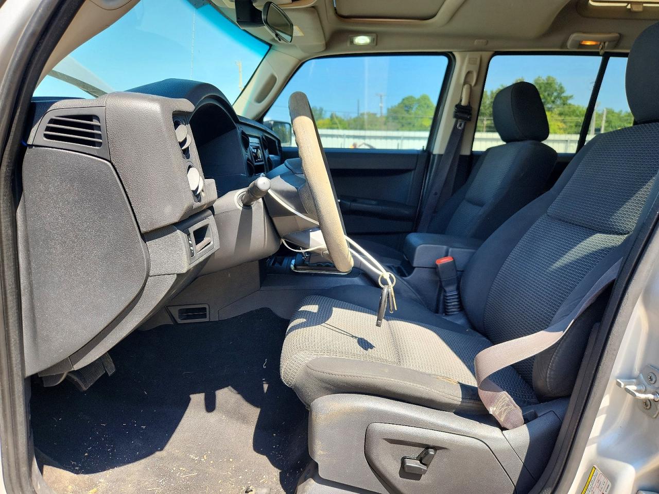 2008 Jeep Commander Sport Silver vin: 1J8HG48KX8C149658