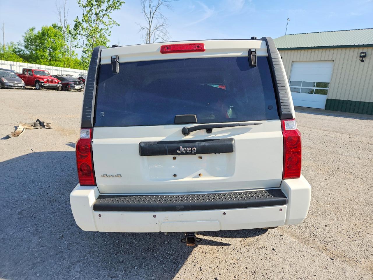 2008 Jeep Commander Sport White vin: 1J8HG48KX8C199699