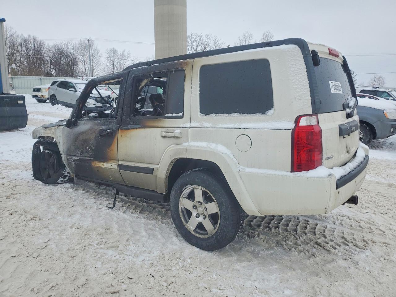 2008 Jeep Commander Sport White vin: 1J8HG48KX8C241272