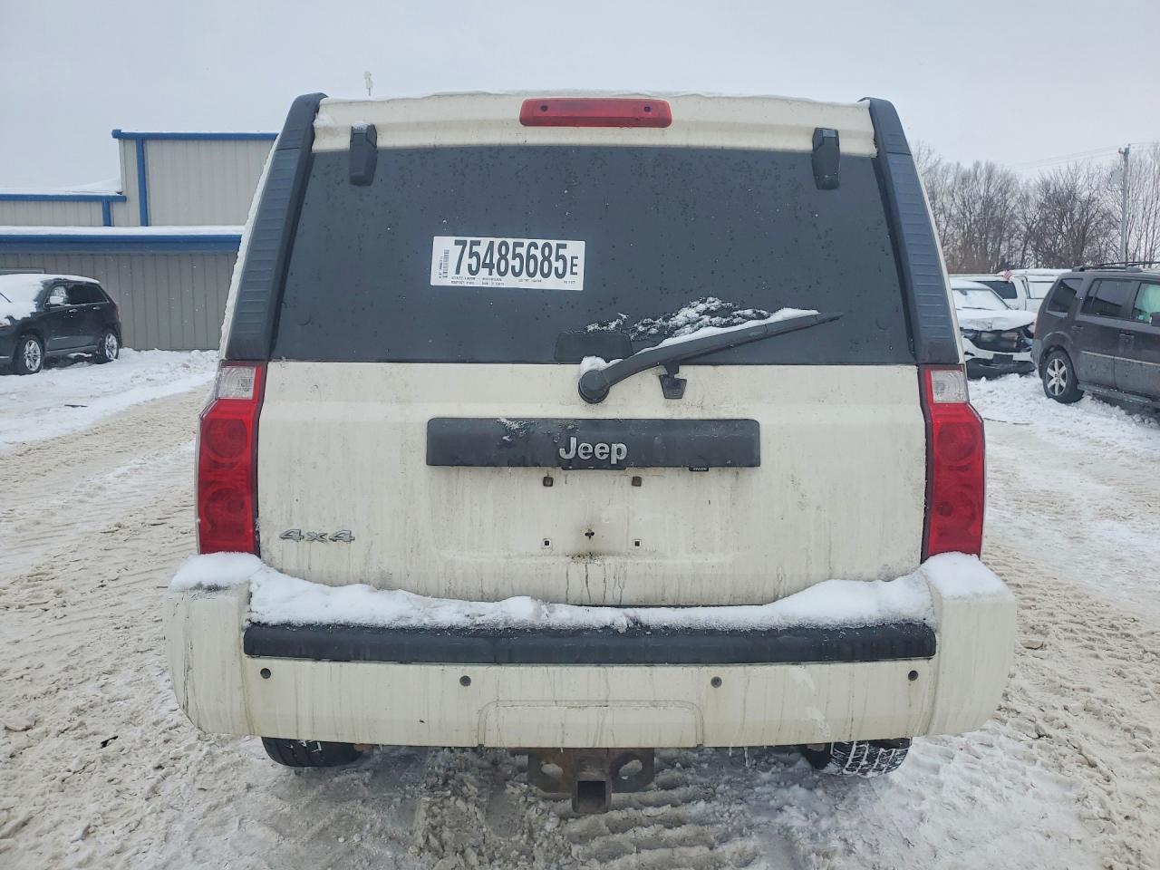 2008 Jeep Commander Sport White vin: 1J8HG48KX8C241272