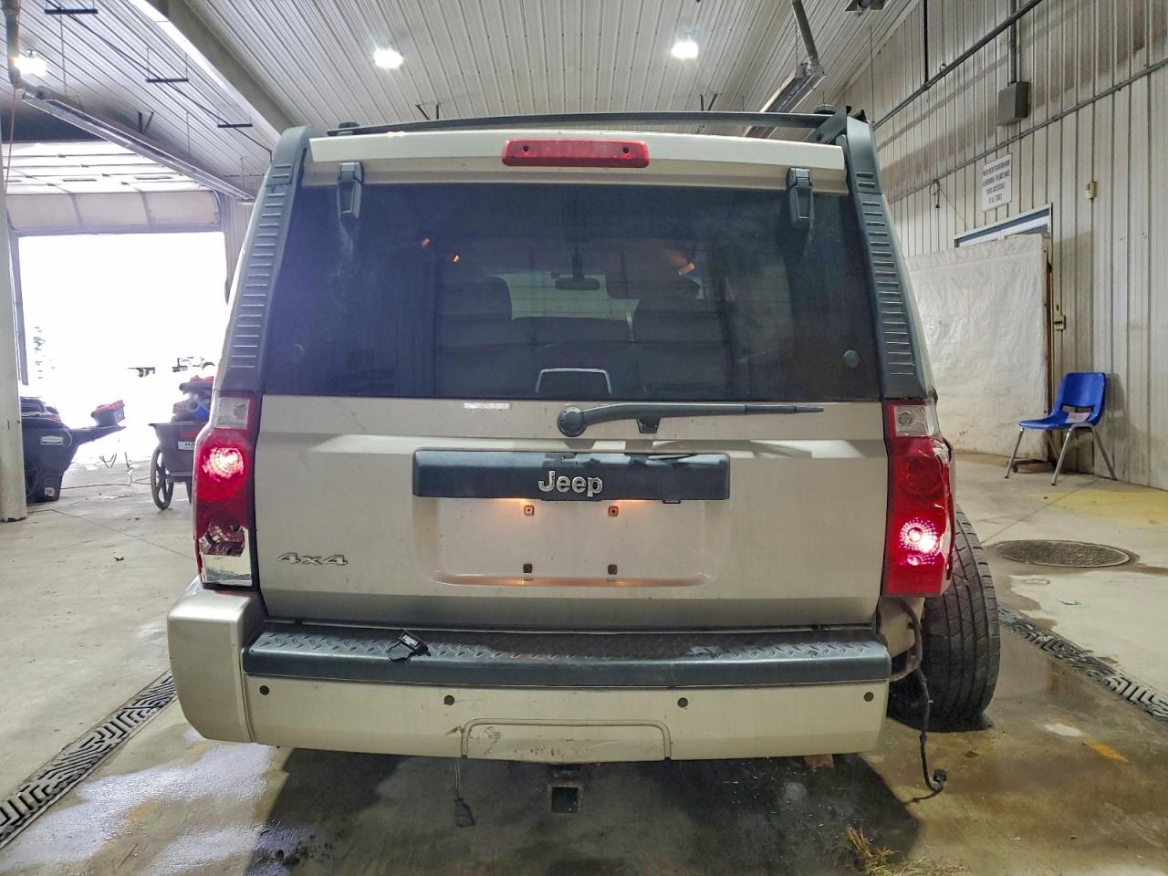 2009 Jeep Commander Sport Tan vin: 1J8HG48KX9C501073