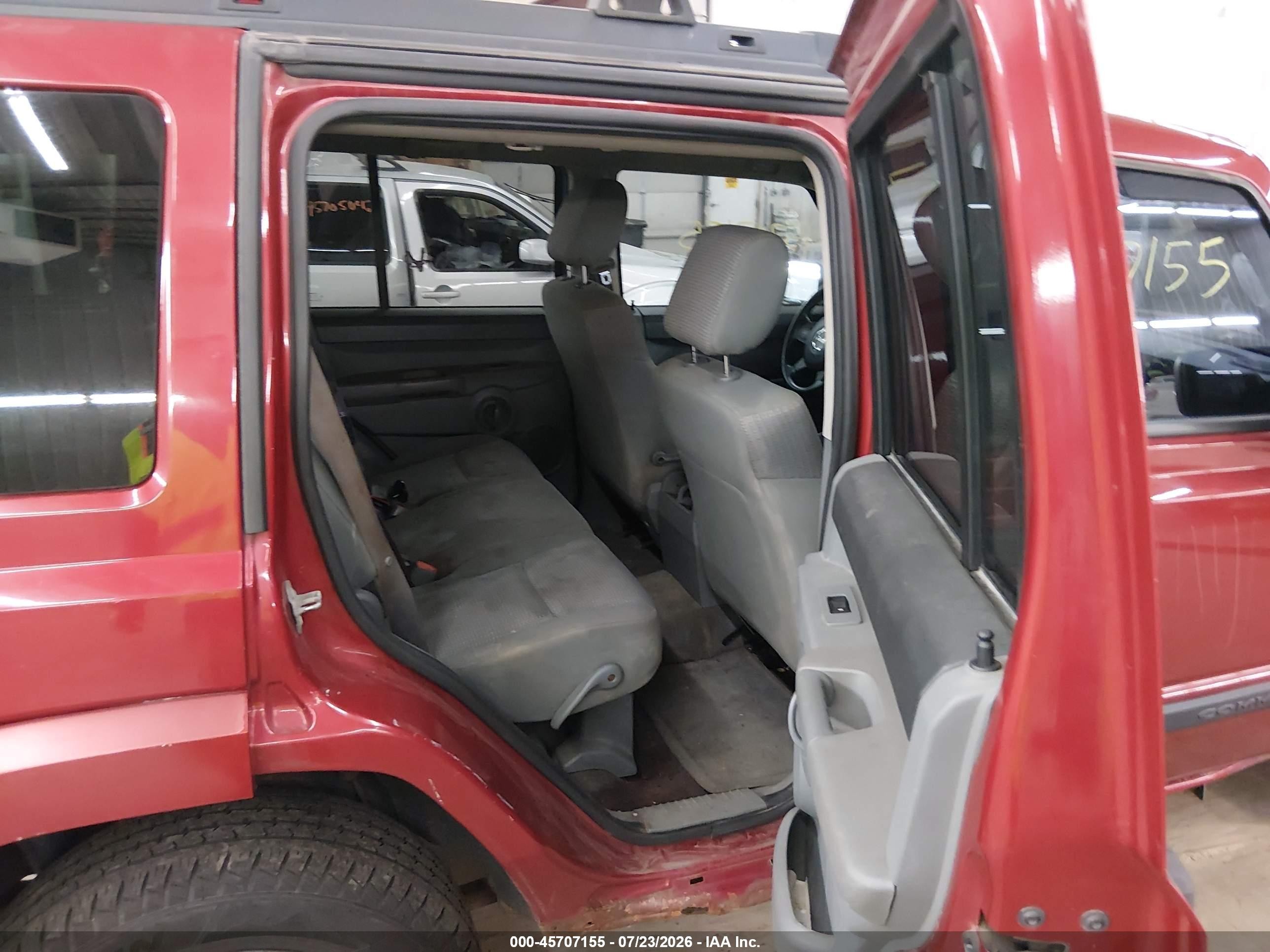 2006 Jeep Commander   Red vin: 1J8HG48N06C354509