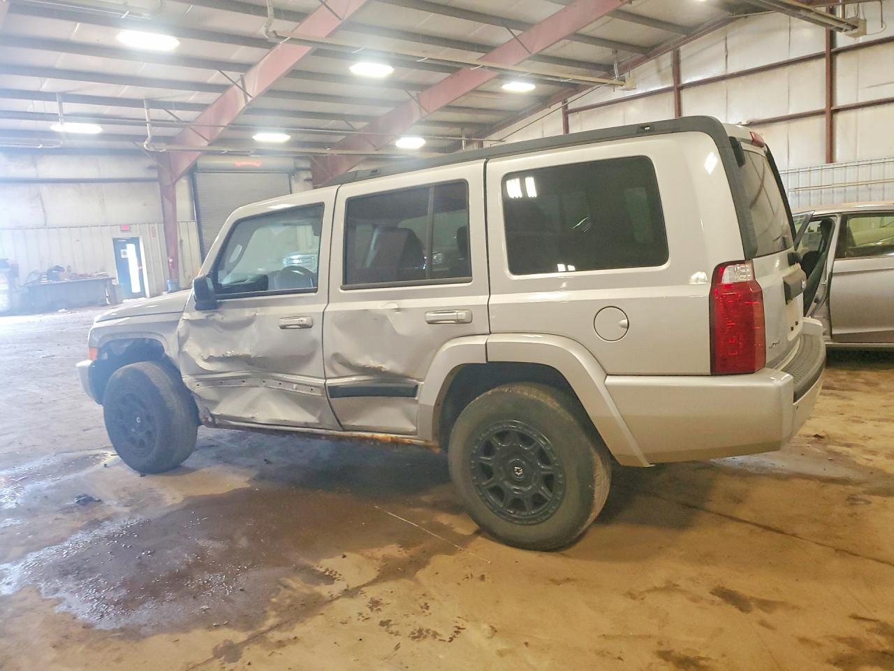 2008 Jeep Commander Sport Silver vin: 1J8HG48N68C172087