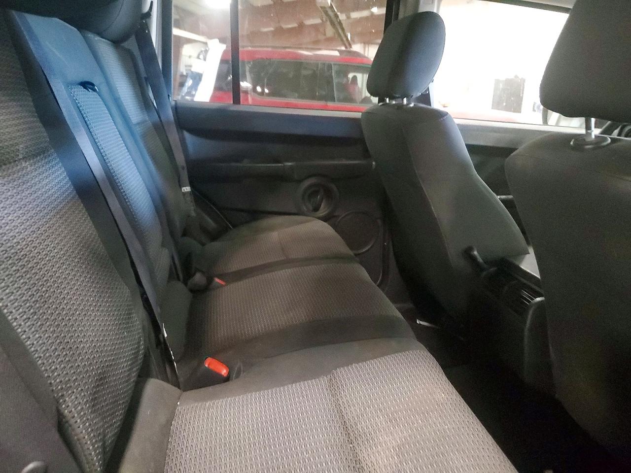 2008 Jeep Commander Sport Silver vin: 1J8HG48N68C172087