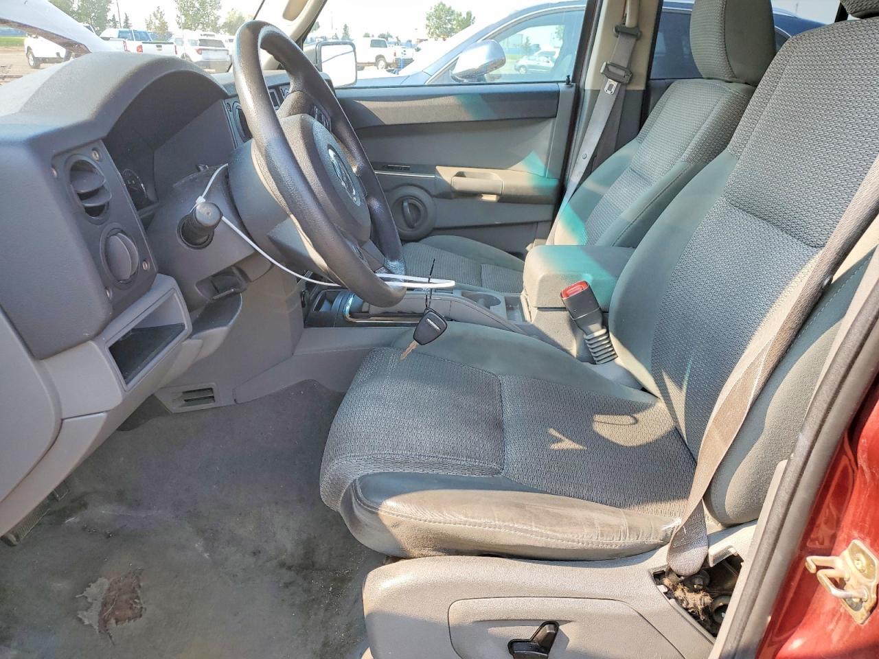2007 Jeep Commander Burgundy vin: 1J8HG48P17C593828