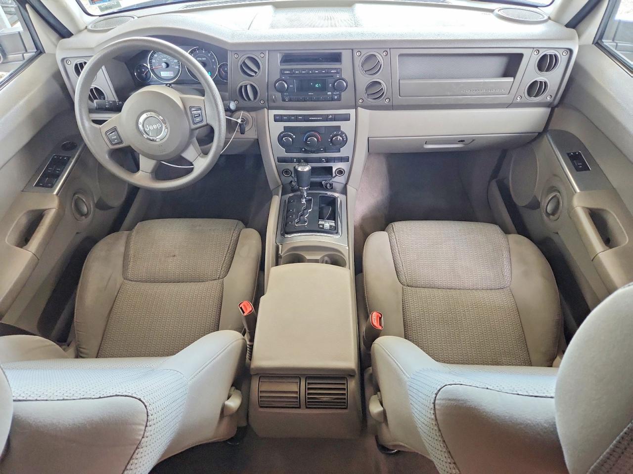 2007 Jeep Commander Tan vin: 1J8HG48P67C562705
