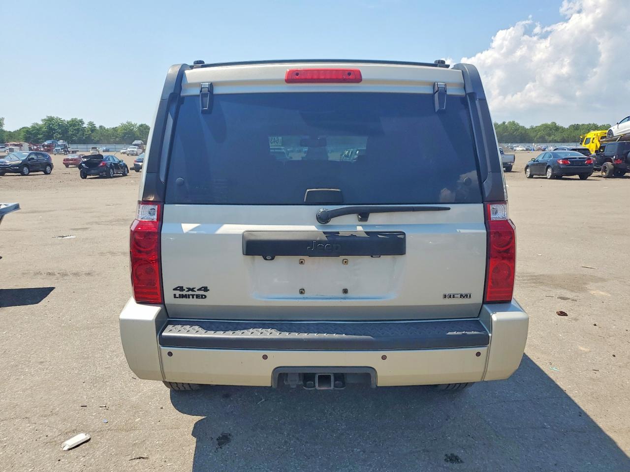 2008 Jeep Commander Limited Silver vin: 1J8HG58248C190597