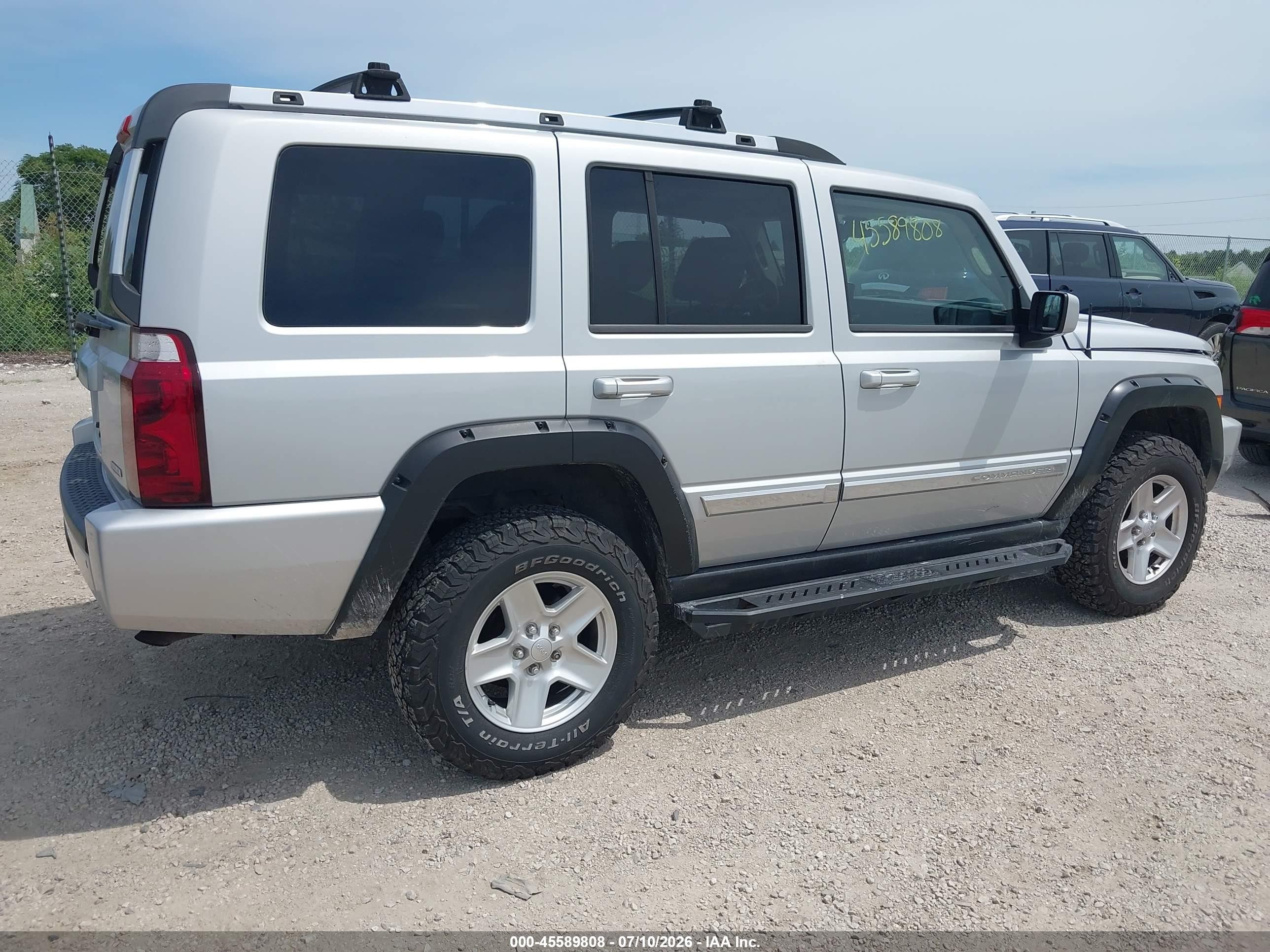 2007 Jeep Commander Overland Silver vin: 1J8HG68217C570324