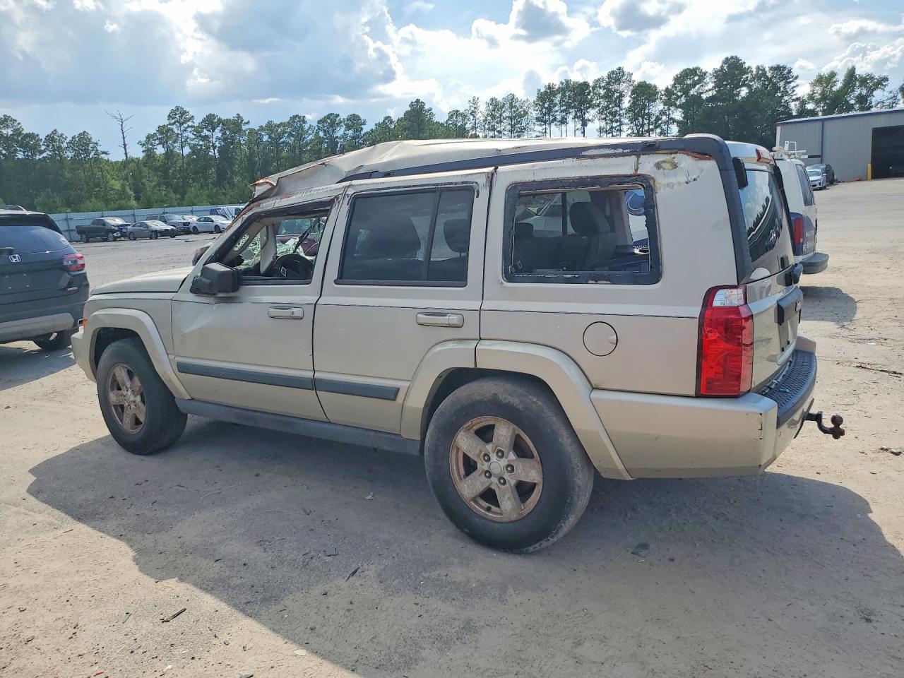 2008 Jeep Commander Sport Серебряный vin: 1J8HH48K08C133286