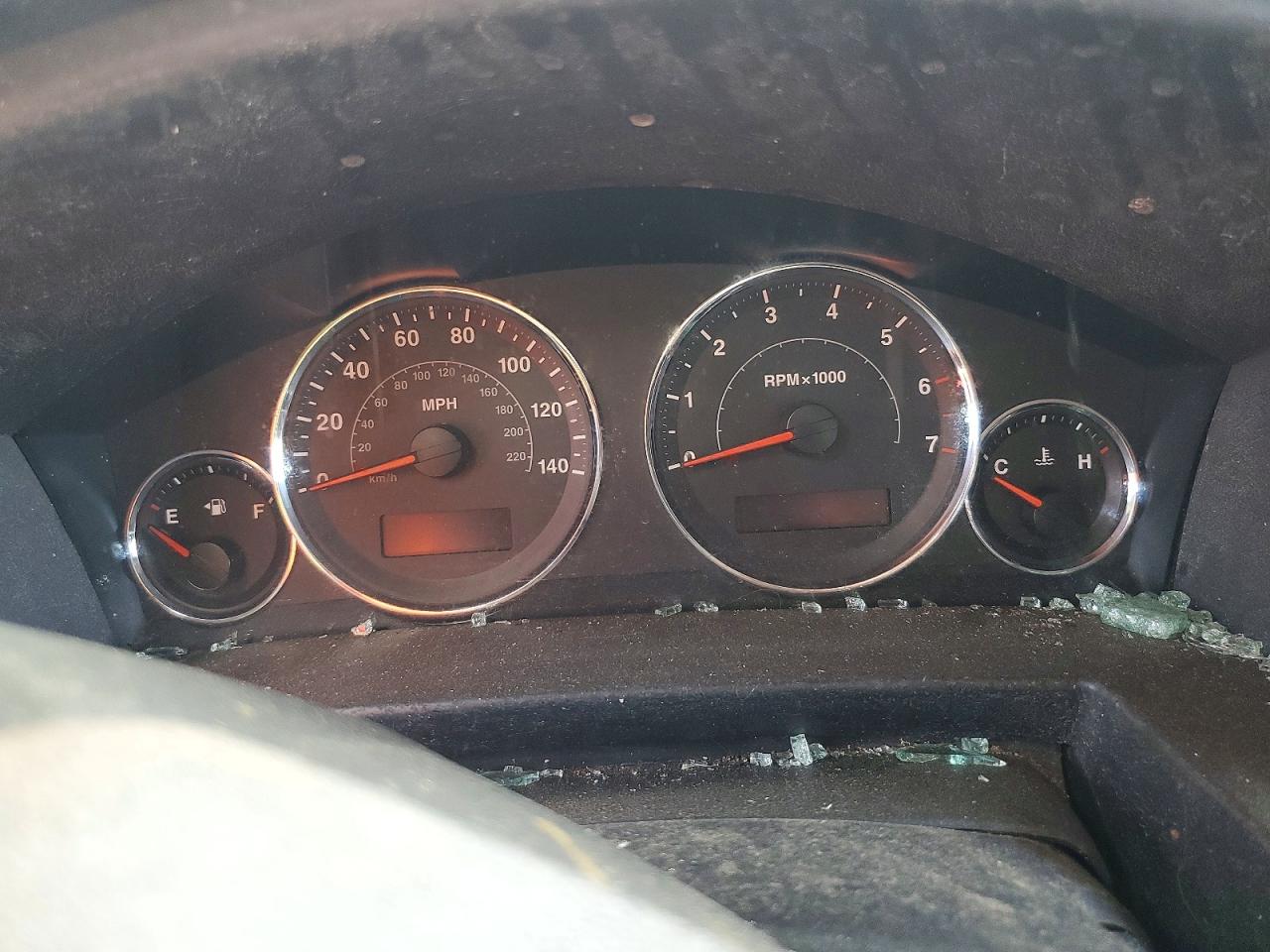 2008 Jeep Commander Sport Серебряный vin: 1J8HH48K08C133286