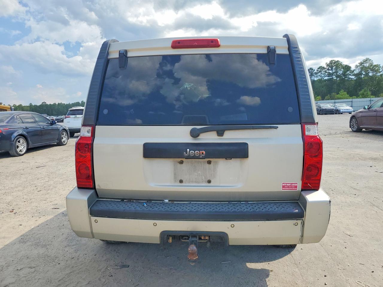 2008 Jeep Commander Sport Серебряный vin: 1J8HH48K08C133286