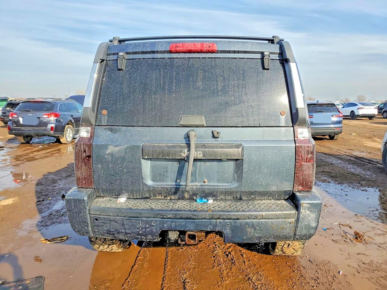 2008 Jeep Commander Sport Серый vin: 1J8HH48K08C144983