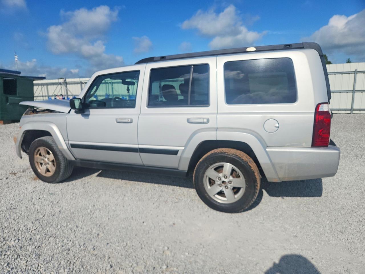 2008 Jeep Commander Sport Silver vin: 1J8HH48K08C180382