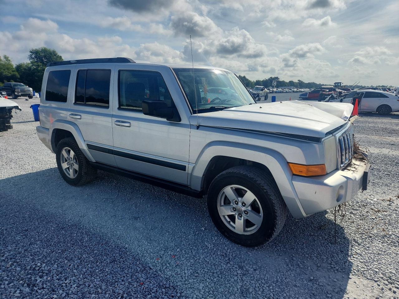 2008 Jeep Commander Sport Silver vin: 1J8HH48K08C180382