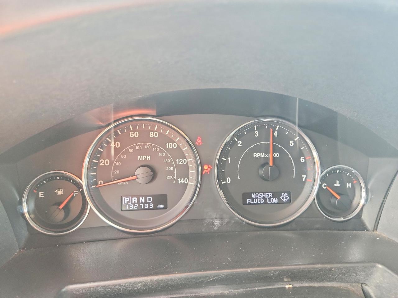 2008 Jeep Commander Sport Silver vin: 1J8HH48K08C180382