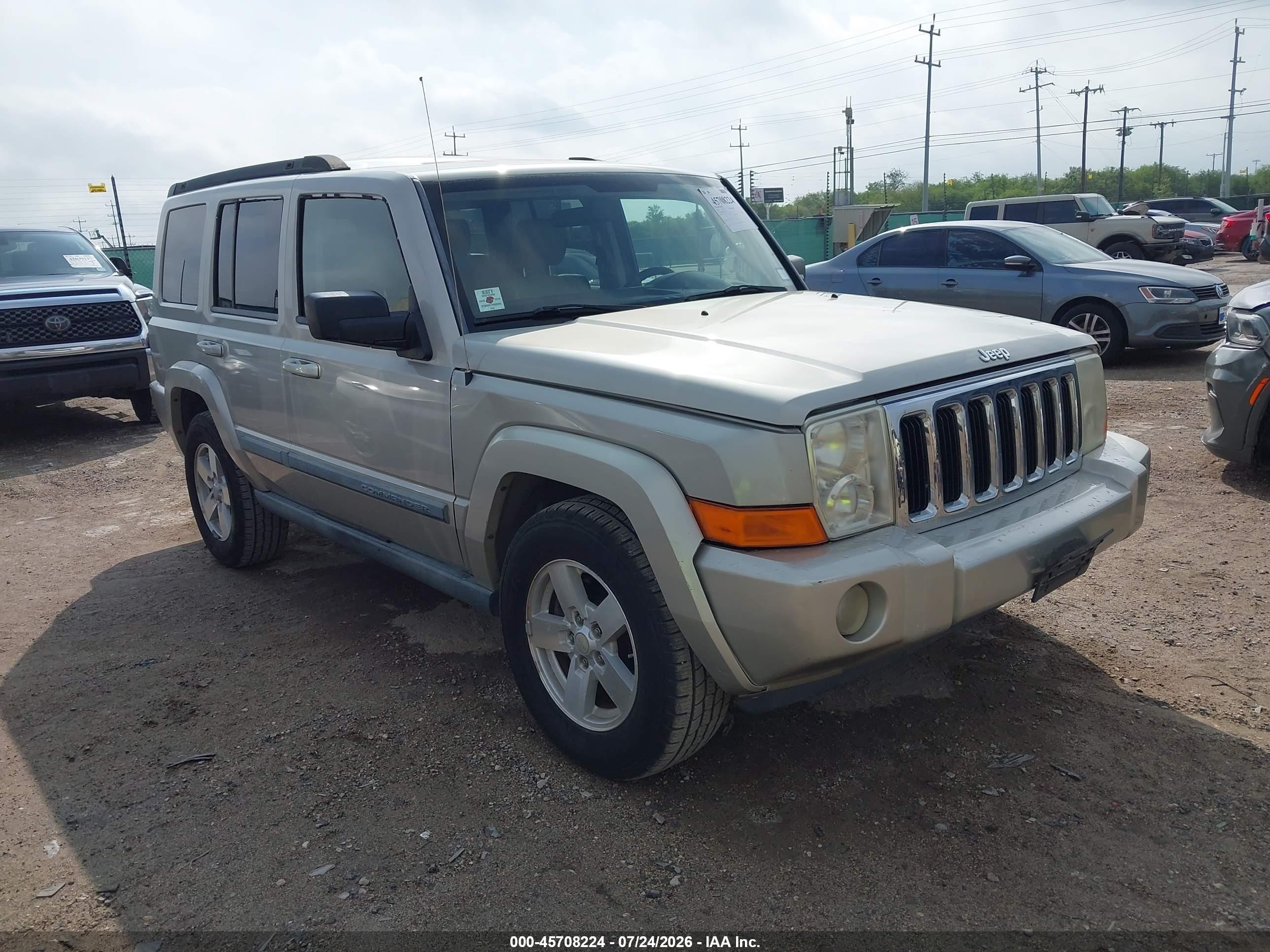 2008 Jeep Commander Sport Beige vin: 1J8HH48K28C155614